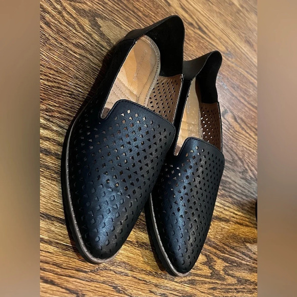 Adrienne vittadini perforated flats in excellent like new condition size 10​ - Picture 5 of 8